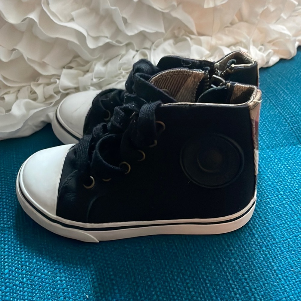 Burberry kids sneakers size 26